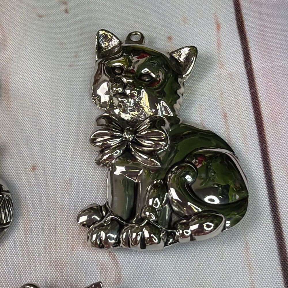 Gorham Silverplate Cat Ornaments, Set of 3, Yarn Fish Wreath Christmas Decor - Picture 4 of 16